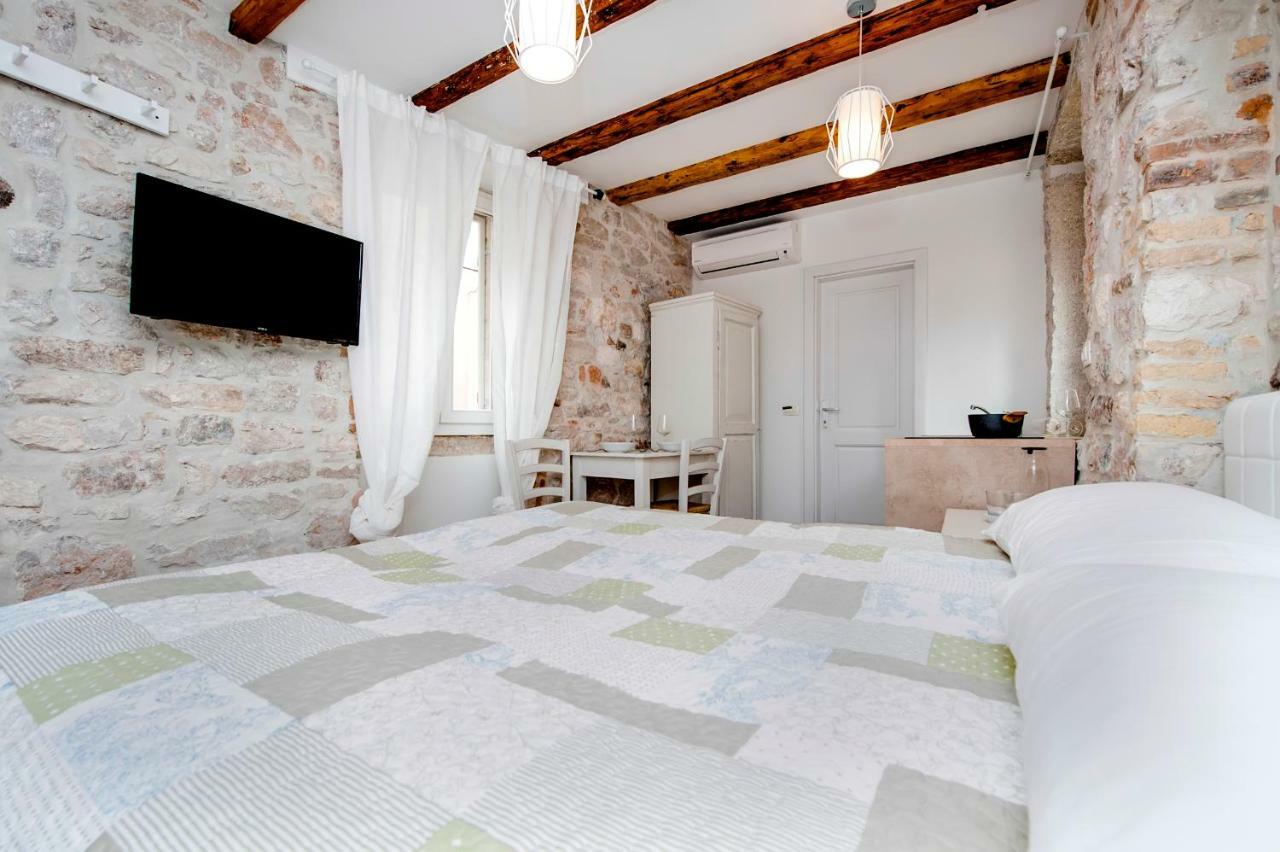 Apartment And Studio Ca' 3 Vie Rovinj Kültér fotó