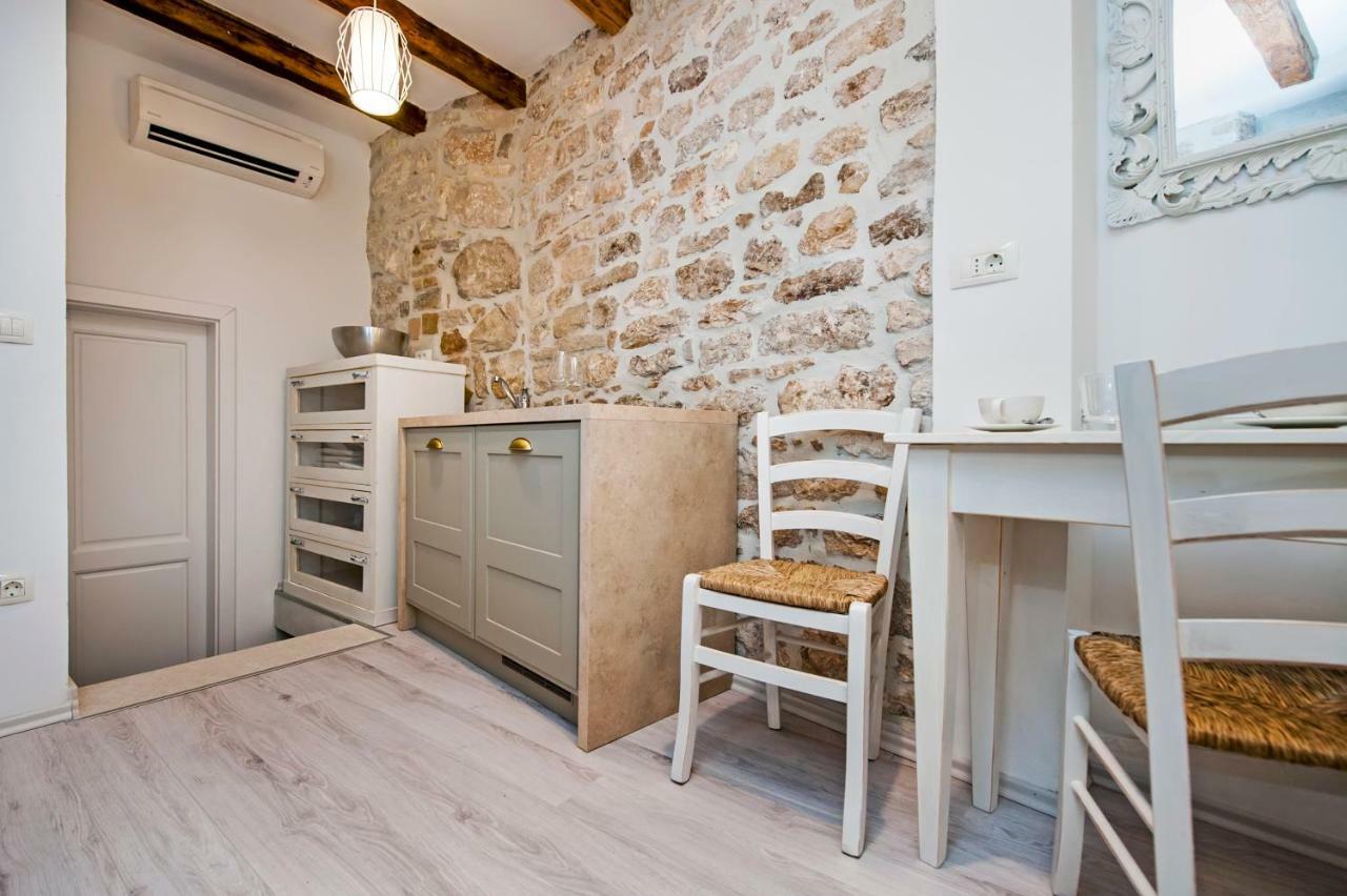 Apartment And Studio Ca' 3 Vie Rovinj Kültér fotó